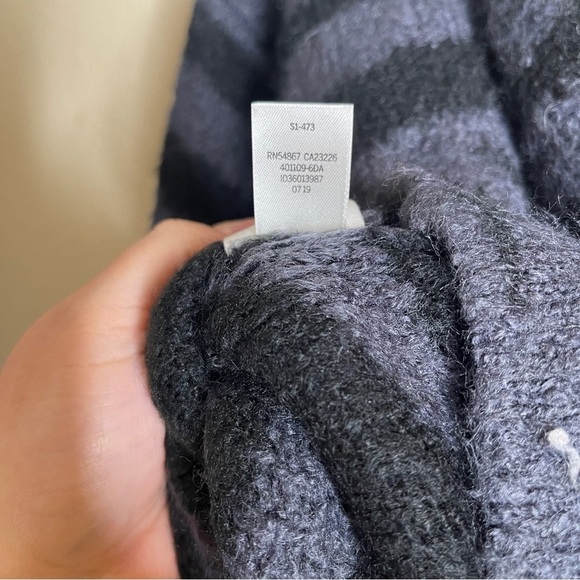 PINK Victoria's Secret Black & Gray Tiger Striped Fuzzy Cropped Sweater XS - Picture 8 of 8